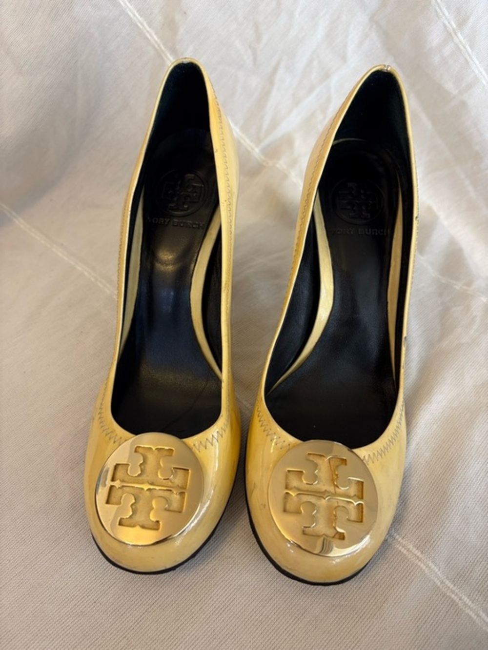 Tory Burch Cream‎ Maddie Pump Leather heels 8 Gold Hardware!!